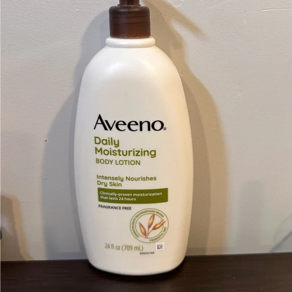 Aveeno Daily Moisturizing Body Lotion  2x24oz/ New With NO Box - Picture 3 of 4